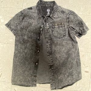 Gray button up short sleeve boys.